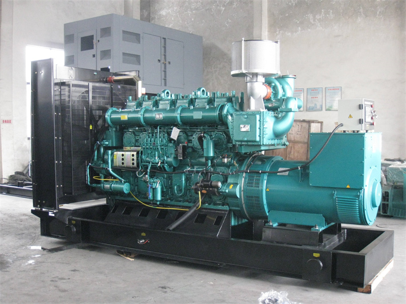 称多200KW 柴油发电机的油耗是多少？
