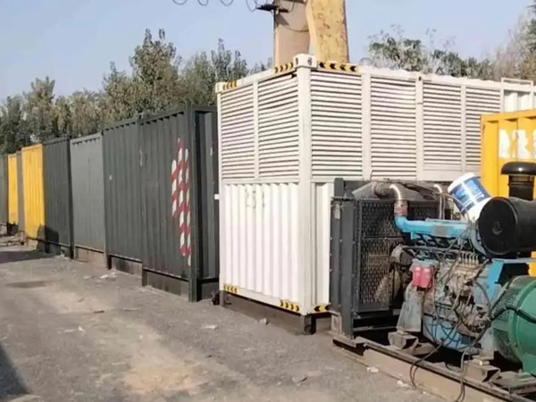 称多200KW柴油发电机机组每小时油耗是多少？
