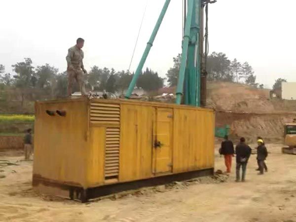 称多如何判断水冷式机油散热器密封件是否需要更换？